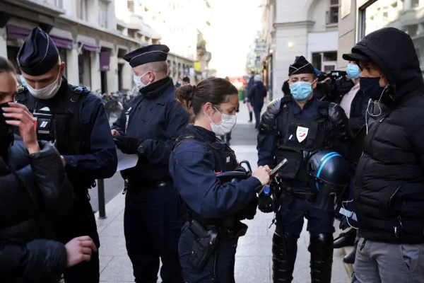 பிரான்ஸில் மனைவி, பிள்ளைகளை துன்புறுத்திய இலங்கைத் தமிழருக்கு நேர்ந்த கதி | Sri Lankan Tamil Man Arrested For Torturing Family