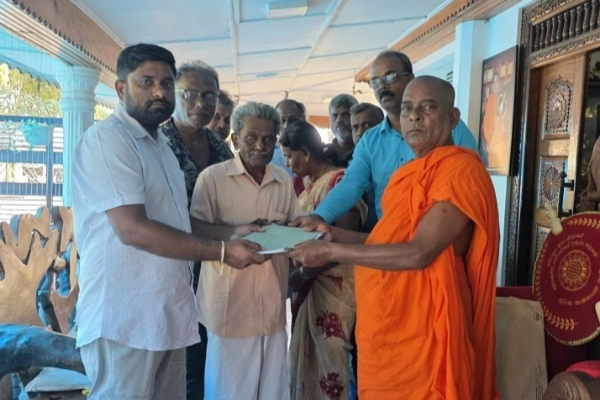 ஏமாற்றிய ஜனாதிபதி; நயினாதீவு விஹாரதிபதியிடம் தஞ்சமடைந்த தையிட்டி காணி உரிமையாளர்கள் | Thaiyiddy Land Owners Meet Nainatheevu Thero