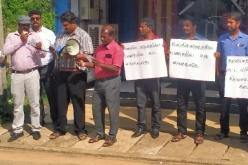 ஆசிரியர் சேவை சங்கத்தினால் கவனயீர்ப்பு போராட்டம் (Photos)