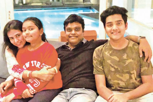 இசையமைப்பாளர் ஹாரிஸ் ஜெயராஜின் குடும்பத்தை பார்த்துள்ளீர்களா? அழகிய புகைப்படம் இதோ | Harris Jayaraj Family Photo