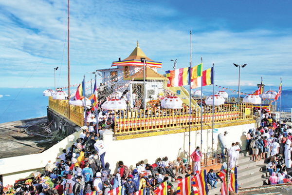 சிவனொளிபாத மலை யாத்திரை பருவகாலம் நாளை ஆரம்பம் - ஐபிசி தமிழ்