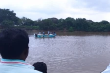 மன்னார் அருவியாற்றில் காணாமல் போன கிராம அலுவலகரை தேடும் பணி இரண்டாவது நாளாகவும் முன்னெடுப்பு