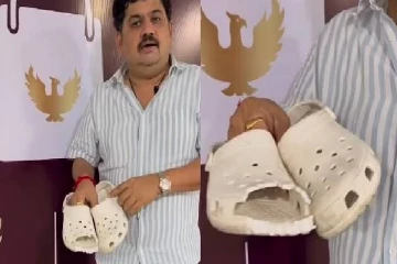 பிரபல மாலின் எஸ்கலேட்டரில் சிக்கிய மகளின் கால்: வீடியோ மூலம் வெங்கடேஷ் பட் அட்வைஸ்