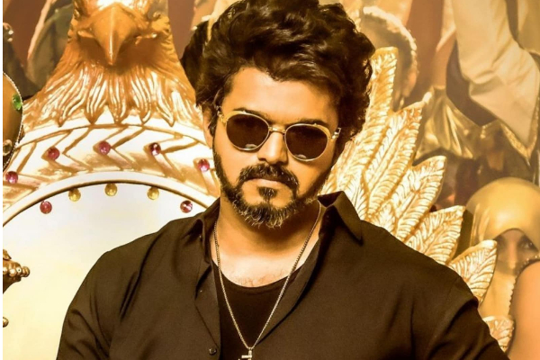 பல வருடங்களாக விஜய்க்காக காத்திருக்கும் முன்னணி இயக்குனர்.. யார் தெரியுமா | Popular Director Waiting For Vijay