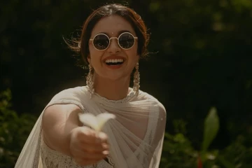 கீர்த்தி சுரேஷின் கியூட் போட்டோஷூட் ஸ்டில்கள்