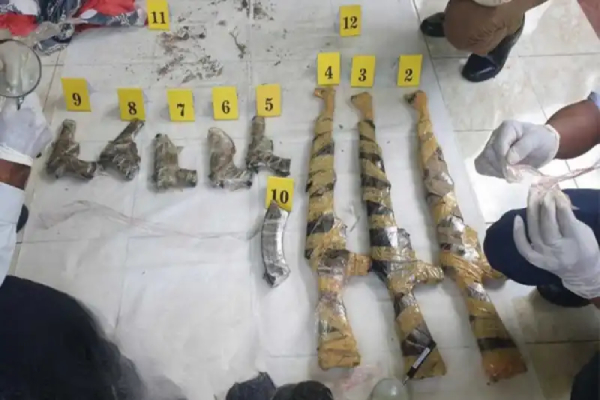 வீதியோரத்தில் கண்டுபிடிக்கப்பட்ட துப்பாக்கிகள் | Firearms Found On The Road
