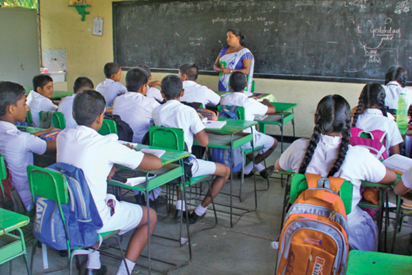 ஆசிரியர்கள் பணிப்புறக்கணிப்பு போராட்டத்தில் குதிக்கப் போவதாக எச்சரிக்கை | Teachers Threatened To Strike In Decmber ஆசிரியர்கள் பணிப்புறக்கணிப்பு போராட்டத்தில் குதிக்கப் போவதாக எச்சரிக்கை | Teachers Threatened To Strike In Decmber