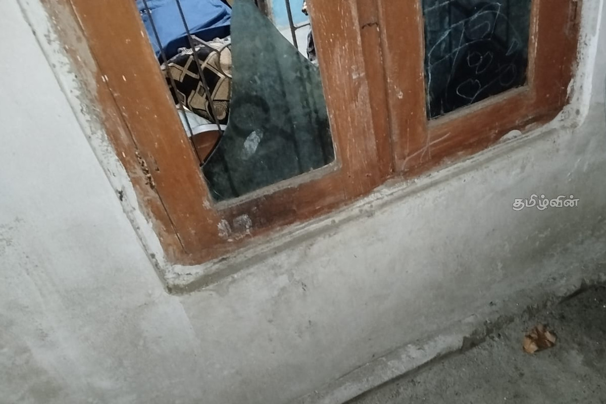 யாழில் வன்முறை கும்பல் அட்டகாசம் - அடித்து நொறுக்கப்பட்ட வீடு | Violent Mob Violence In Jaffna