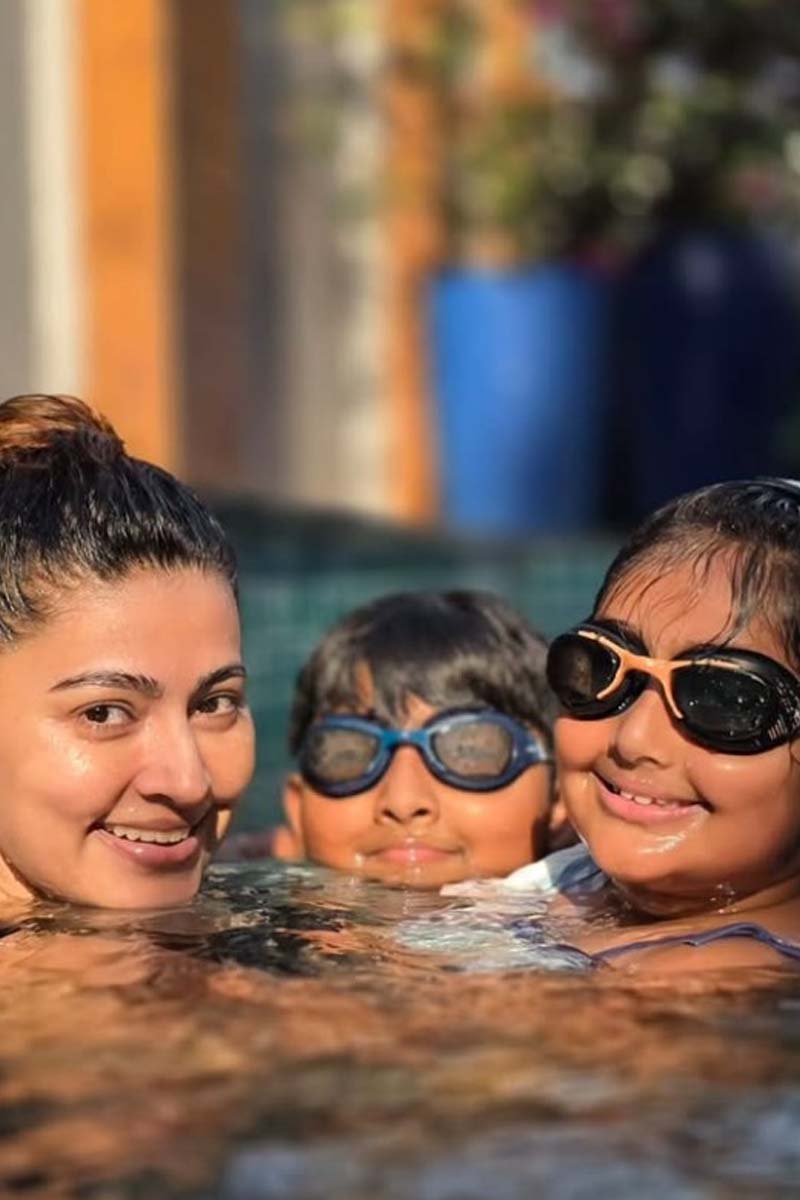 கோடை வெயிலில் குழந்தைகளுடன் சினேகா செய்த காரியம்... வைரலாகும் புகைப்படம் | Actress Sneha With Children Swimming Pool