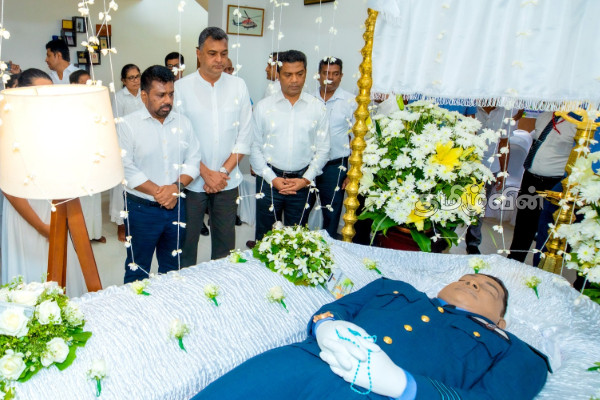 நாட்டு மக்களைக் காக்கும் பணியில் தனதுயிரை இழந்த விமானிக்கு ஜனாதிபதியின் இறுதி அஞ்சலி | Pilot Killed As Rescue Helicopter Crashes