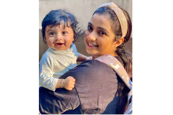 முதன் முறையாக மகனின் கொள்ளை அழகு புகைப்படத்தை வெளியிட்ட பாடகி ஸ்ரேயா கோஷல்! | Shreya Ghoshal Son Devyaan Mukhopadhyaya Photos