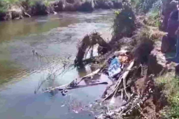 மூன்று பிள்ளைகளின் தாய் ஆற்றில் சடலமாக மீட்பு