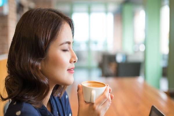 காபி பிரியரா நீங்க? இந்த கேள்விகளுக்கு பதிலை தெரிஞ்சிக்கோங்க... விளக்கும் குடல் நிபுணர்! | What Do Doctors Say About Drinking Coffee