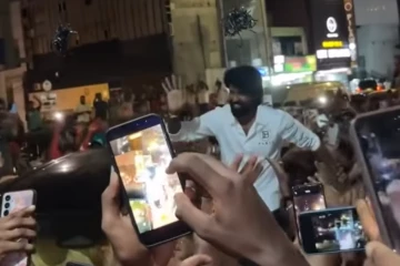 ශ්‍රී ලංකාවට පැමිණි ජනප්‍රිය නළු සූරිට වැල්ලවත්තේදී උණුසුම් පිළිගැනීමක් [VIDEO]