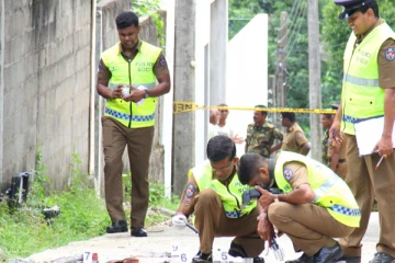 கம்பஹாவில் பொலிஸாரின் துப்பாக்கி சூட்டில் இருவர் பலி