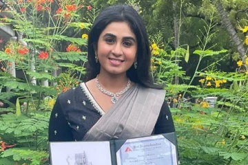 டாக்டர் ஆன பிரபல தமிழ் நடிகையின் மகள்.. அவருடைய மகளா இது?