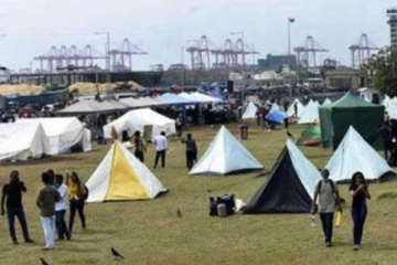 අරගලයේ කූඩාරම්වල සිටි තරුණියන්ට දරුවන් ලැබිලා..මානසික අසහනකාරයන් වස බී දිවි නසාගෙන..