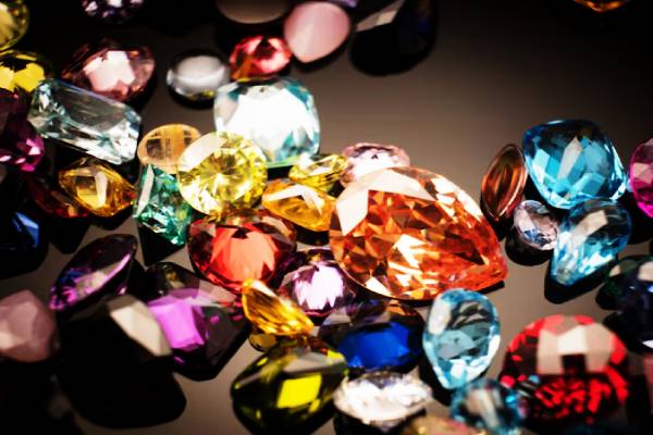 மாணிக்கக்கல் வர்த்தகத்தில் கோடி ரூபாய் மோசடி: சிஐடியால் இளைஞர் சுற்றிவளைப்பு | Fraud In Gem Selling And Bank Money Deposit