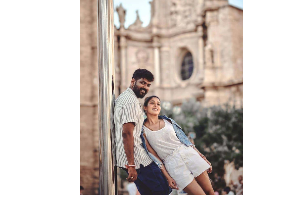 விக்னேஷ் சிவனை கழற்றிவிட்டு நயன் செய்த காரியம்! பேரழகு என வர்ணிக்கும் ரசிகர்கள் | Nayanthara Spain Sola Photo Shoot Viral