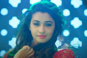 என்ன சிம்ரன் இதெல்லாம்? 53 வயது நடிகருடன் அப்படி ஒரு காட்சியில் பிரியா பவானி ஷங்கர்