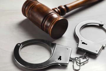 පුරාවස්තු සොයා කැණීම් කළ කාන්තාවක් ඇතුළු තිදෙනෙක් මාට්ටු