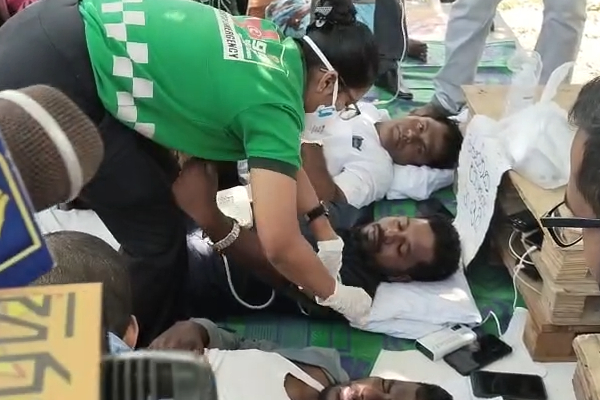 மறுக்கப்படும் நிரந்தர நியமனம்! 04 நாளுக்கு நகரும் உண்ணாவிரத போராட்டம் | Graduates Protest Demanding Teacher Appointments