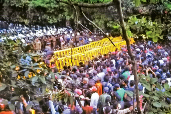 ஆர்ப்பாட்டம் தொடர்பாக பொலிஸாரின் கோரிக்கையை பரிசீலிப்பதில் இருந்து விலகிய நீதிபதி (Photos) | The Magistrate Deviated Demonstration Considering