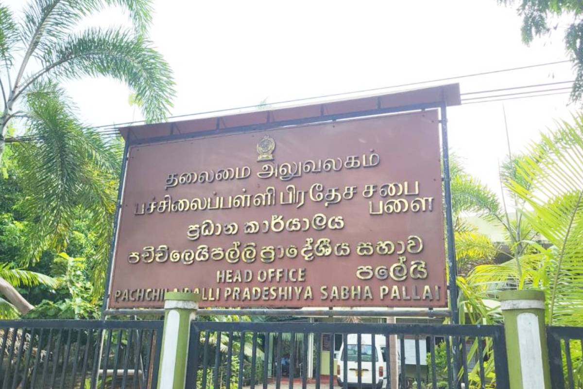 மக்கள் காணிகளை அபகரிக்கும் முயற்சி - போராட்டத்தால் தற்காலிகமாக நிறுத்தம் | Land Survey Temporarily Suspended Public Protest