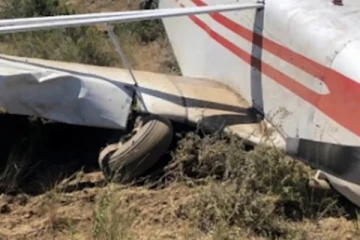 ஆட்டோ மீது விமானம் மோதி 4 பேர் பலி