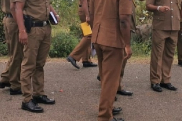 கொடூரமாக கொலை செய்யப்பட்ட மனைவி - உயிருக்கு பயந்து தப்பியோடிய கணவன் | Women Killed Brutally கொடூரமாக கொலை செய்யப்பட்ட மனைவி - உயிருக்கு பயந்து தப்பியோடிய கணவன் | Women Killed Brutally