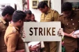 ஊழல் தொடர்பில் வாக்குமூலம் அளித்தவர் இடமாற்றம் : வேலை நிறுத்தத்தில் குதிக்கும் பொது சுகாதார பரிசோதகர்கள்