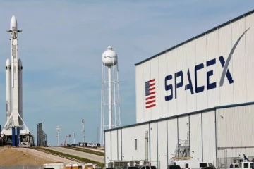 நிலவுக்கு ராக்கெட் மூலம் சுற்றுலா செல்லும் 8 பேர்! வெளியான விபரம்