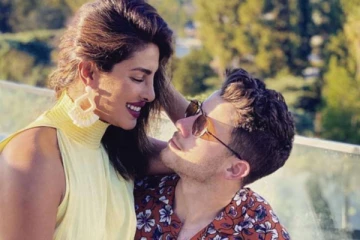 மனைவிக்கு அன்பு முத்தம்: விவாகரத்து சர்ச்சைக்கு முற்றுப்புள்ளி வைத்த பிரியங்கா சோப்ராவின் கணவர்