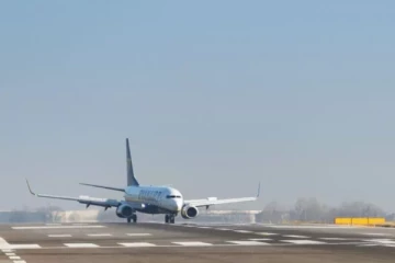 இத்தாலியில் விமானத்தின் எஞ்சினுக்குள் இழுக்கப்பட்டு நபர்: விமான சேவைகள் ரத்து!