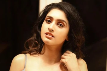 இருக்கா, இல்லையா..? நடிகையின் உடையில் குழம்பிப்போன ரசிகர்கள்