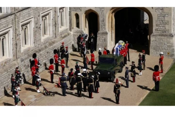 இளவரசர் பிலிப் அடக்கம் செய்யப்படும் சவப்பெட்டி புறப்பட்டது! வெளியான வீடியோ