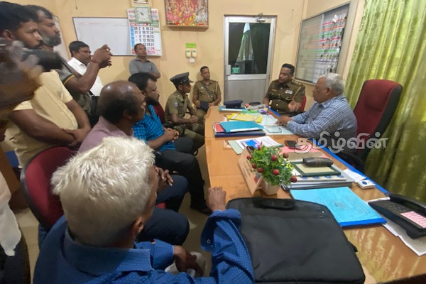 மட்டக்களப்பில் முச்சக்கரவண்டி சாரதிகள் போராட்டம்(Photos) | Tricycle Drivers Protest In Batticaloa