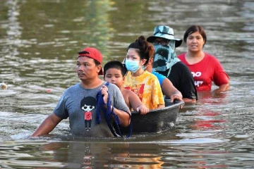 தாய்லாந்து வெள்ளத்தில் மூழ்கிய வரலாற்று சிறப்பு மிக்க நகரம்