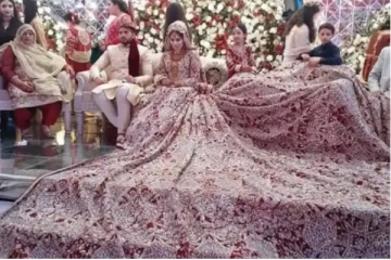 100 கிலோ ஆடையுடன் மணமேடையில் ஜொலித்த மணமகள்! சிலையான மாப்பிள்ளை… உறவினர்களே ஷாக்கில் பார்த்த அதிசயம்