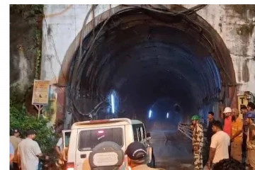 ඉන්දියාවේ බිහිසුණු අනතුරක් - උමගක සිරවූ 7ක් මරුට