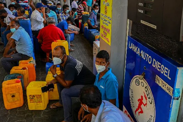 வீடுகளில் எரிபொருளை சேமித்து வைப்பவர்கள் கவனத்திற்கு! | Those Who Store Fuel At Home Attention