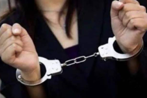 உதவி செய்வது போன்று பாசாங்கு செய்து சங்கிலியை அபகரித்த பெண் கைது! - ஐபிசி தமிழ்