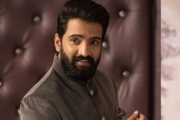 சந்தானத்தின் அடுத்த படத்தை இயக்கும் பிரபல நடிகர்! எதிர்ப்பார்க்காத ஒரு கூட்டணி