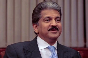 10 ஆயிரம் ரூபாய்க்கு கார் செய்து கொடுங்க சார்... -  கேட்ட நபருக்கு ஆனந்த் மகேந்திரா பதில் டுவிட் - வைரல்