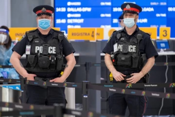 ரொறன்ரோ விமான நிலைய  பணியாளர்களுக்கு தொற்று