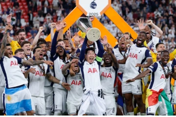 17 ஆண்டுகளுக்கு பிறகு UEFA ஐரோப்பிய லீக் கோப்பையை வென்ற டோட்டன்ஹாம் ஹாட்ஸ்பர்