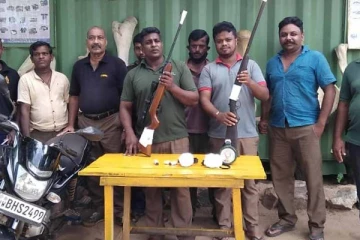 வேட்டையாடச் சென்ற மூவர் துப்பாக்கிகளுடன் கைது!