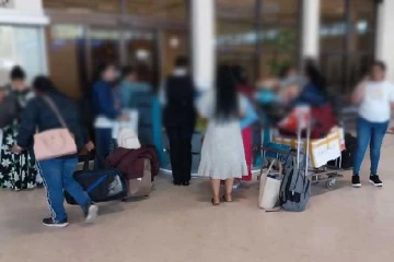 வெளிநாடொன்றிலிருந்து நாடுகடத்தப்பட்ட பெருமளவு இலங்கையர்கள்