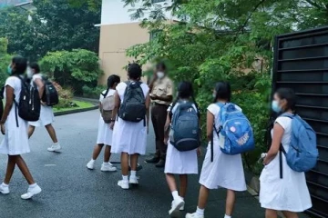 அனைத்து பாடசாலைகளும் மீண்டும் திறப்பு ; முதலாம் பாடசாலைத் தவணையின் இரண்டாம் கட்டம் ஆரம்பம்