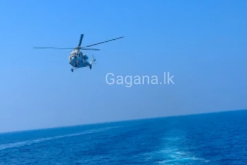 නියමුවන් දෙදෙනෙක් සමග හෙළිකොප්ටර් යානයක් එකවරම මුහුදට කඩා වැටෙයි..